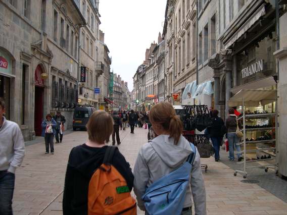  la grande rue, un lundi après midi